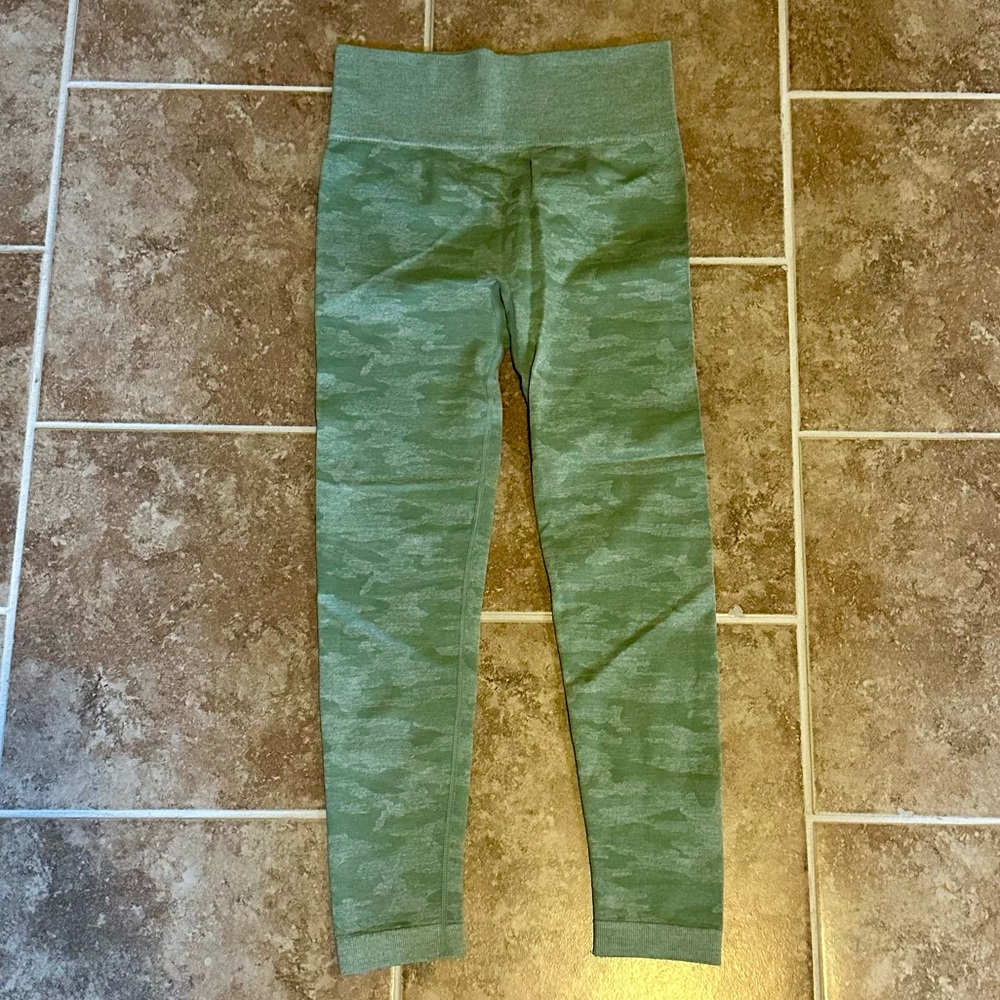 Scrunchy Butt Green Camo Leggings